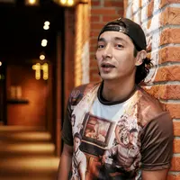 Suami dari Nindya Mutya alias Inong Ayu, dengan empat orang anak ini, mengaku bahwa bulan puasa kali ini lebih banyak menghabiskan waktu bersama keluarganya. (Adrian Putra/Bintang.com)