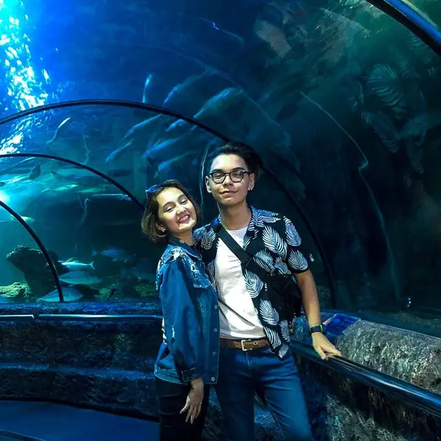 6 Momen Manis Adik Irish Bella dan Kekasih, Romantis