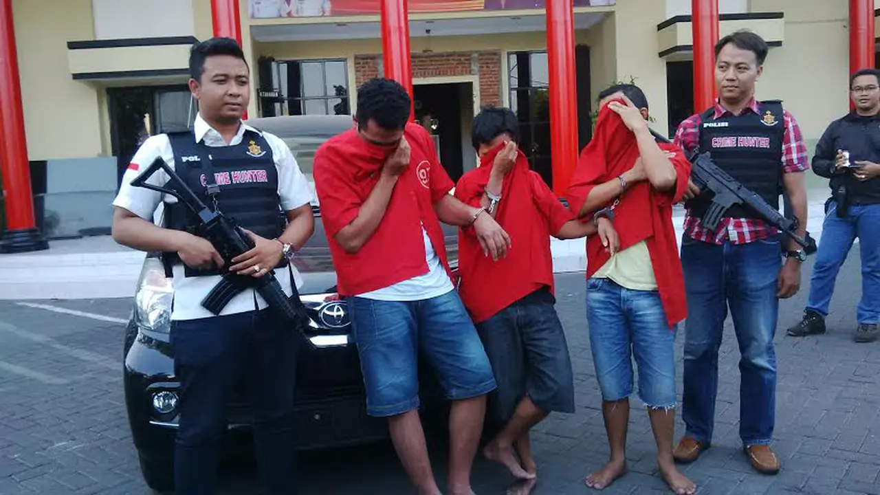 Polisi Surabaya Tangkap Penggadai Mobil Rental  