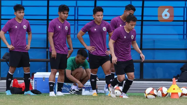 Foto: Dibohongi Vietnam, Timnas Indonesia Masih Latihan di Lapangan yang Buruk Jelang Hadapi Timor Leste di SEA Games 2021