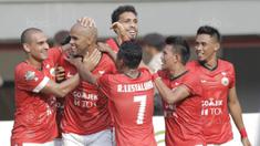 Striker Baru Persija, Reinaldo, melakukan selebrasi usai mencetak gol ke gawang Persiba pada laga Liga 1 di Stadion Patriot, Bekasi, Jumat  (12/8/2017). Persija menang 2-0 atas Persiba. (Bola.com/M Iqbal Ichsan)