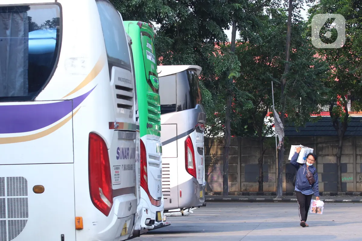 Suasana Terminal Poris Plawad Tangerang Jelang Pelarangan Mudik Lebaran