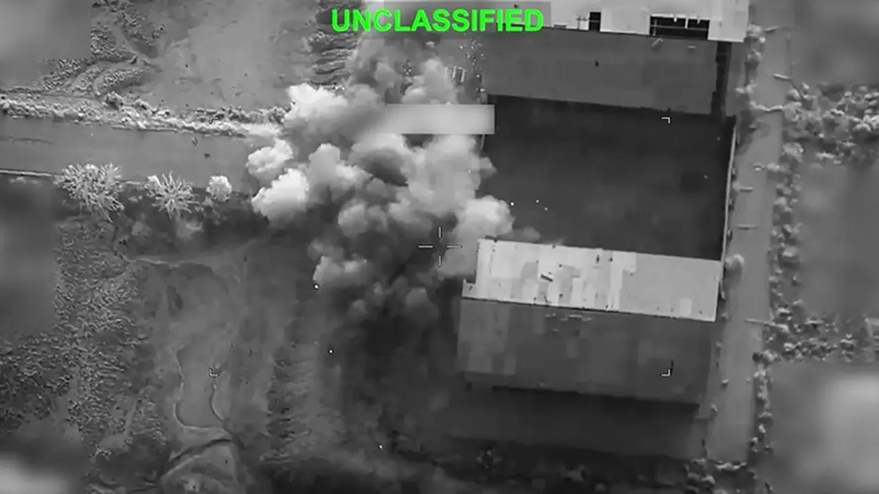 Tangkapan layar video yang dirilis Komando Pusat AS (CENTCOM) pada 15 Juli 2026, yang menurut militer AS memperlihatkan serangan di Iran.