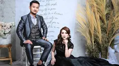 Aksi Crazy Rich Surabaya yang membagikan paket sembako berisi uang jutaan rupiah mendapat reaksi positif dari warganet. Kini banyak orang yang penasaran akan kehidupan pribadinya. Dibalik kesuksesan dan kekayaan berlimpah, terdapat sosok istri cantik bernama Delta Hesti. (Liputan6.com/IG/@tomliwafa)