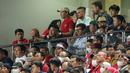 Pelatih Persib Bandung, Luis Milla menyempatkan waktunya untuk menyaksikan pertandingan Timnas Indonesia melawan Curacao dari tribune VVIP Stadion Gelora Bandung Lautan Api, Sabtu (24/9/2022). (Bola.com/Bagaskara Lazuardi)