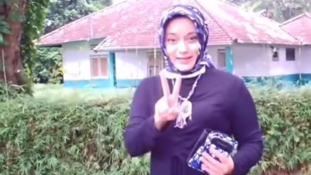 8 Potret Rumah Masa Kecil Marissa Haque, Menyimpan Banyak Kenangan Meski Kini Tak Terawat
