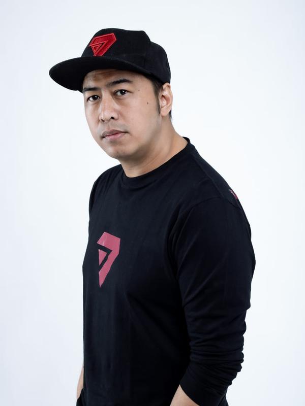 Pandji Pragiwaksono jelang tur stand up comedy bertema Komoidoumenoi. (Dok. Istimewa)
