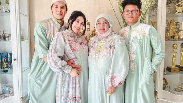 Via Vallen dan baby bumpnya (Instagram/viavallen)