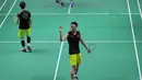 Ekspresi pasangan China, Zhang Nan/Li Yinhui saat gagal mencetak poin pada perempat final Indonesia Open 2018 di Istora Senayan, Jakarta, (6/6/2018). Tontowi/Liliyana menang 21-17, 21-14. (Bola.com/Nick Hanoatubun)