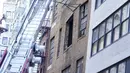 <p>Wali Kota New York City, Eric Adams, berkata menggunakan teknologi seperti anjing robot dan drone untuk memeriksa bangunan. Ia juga berkata bangunan itu menjadi tak stabil akibat insiden yang terjadi. (AP Photo/Mary Altaffer)</p>