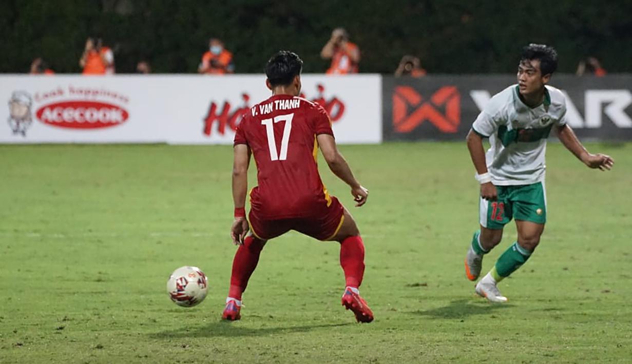 Hingga laga usai, Vietnam tetap tak mampu mendobrak pertahanan yang digalang Pratama Arhan dan kawan-kawan. Vietnam harus puas bermain imbang 0-0 dengan Indonesia. (Dok. PSSI)