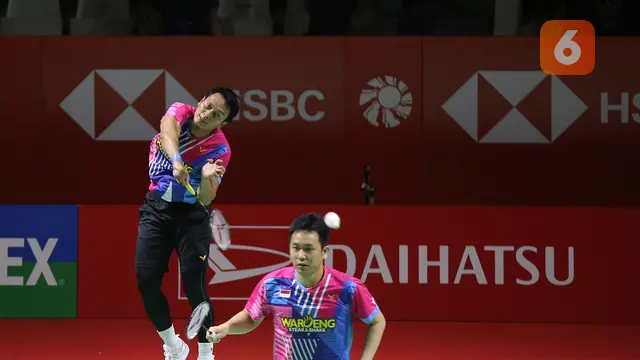 Foto: Didukung Ribuan Penonton Istora, Ahsan/Hendra Jinakkan Pasangan Denmark untuk Melaju ke 16 Besar Daihatsu Indonesia Masters 2022