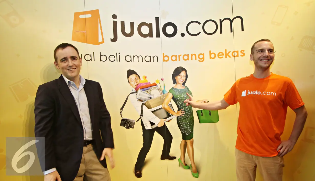 Managing Partner NSI Venture Shane Chesson (kanan) dan Founder Jualo Chaim Fetter usai konferensi pers, Jakarta, Senin (25/1). Chaim Fetter menargetkan bakal mengalahkan OLX Indonesia dalam waktu 18 bulan dari sekarang. (Liputan6.com/Immanuel Antonius)
