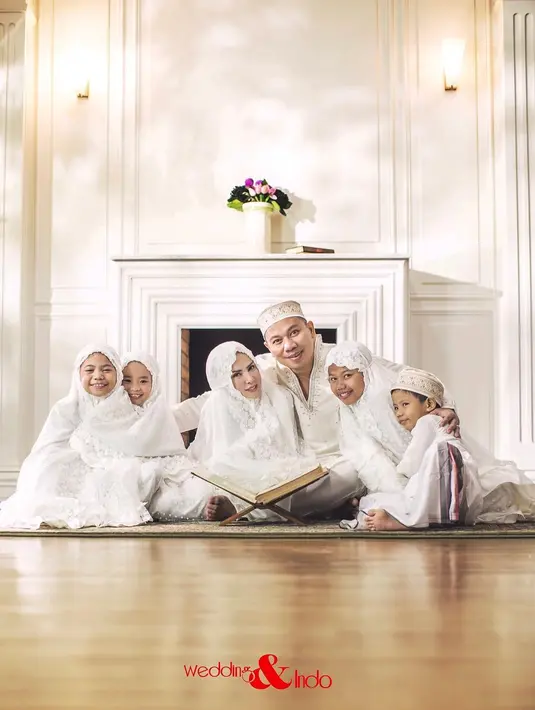 "Kalau konsep wedding seperti ini sangat unik dilakukan. Ini sudah di atas empat miliar rupiah. Tapi masih kurang, masih tambah terus. Karena semua dekorasinya import," kata Vicky Prasetyo. (Instagram/wedding_and_indo)