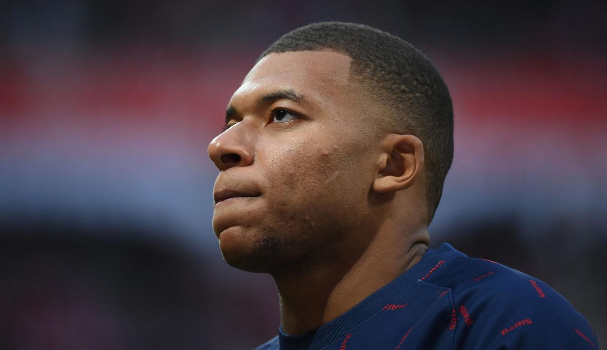 Namun dengan penampilan impresif yang ditunjukan oleh Mbappe pada laga melawan Reims, akankah PSG berpikir ulang untuk melepasnya, atau malah harga transfernya akan semakin melambung naik? (Foto: AFP/Franck Fife)