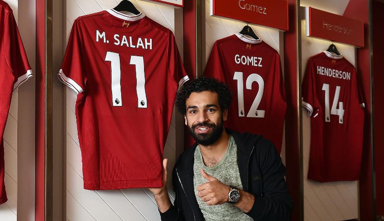 Pemain anyar Liverpool asal Mesir, Mohamed Salah adalah pengguna nomor punggung 11 terkini di The Reds, Salah bergabung dengan Liverpool dari AS Roma dengan dana transfer sekitar 36,9 juta pound (Rp 623,88 miliar). (Bola.com/LiverpoolFC) 