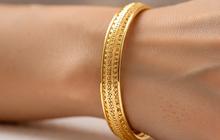 Gaya Simple tapi Mewah, Kenakan 7 Model Gelang Bangle Emas 24 Karat 5 Gram