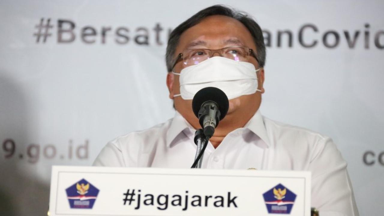 Menteri Riset dan Teknologi/Kepala Badan Riset dan Inovasi Nasional (BRIN) Bambang PS Brodjonegoro menyampaikan ventilator portabel untuk pasien COVID-19 di Graha BNPB, Jakarta, Senin (7/4/2020)