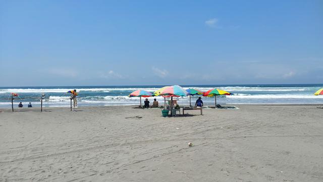Mitos Larangan Pakai Baju Warna Hijau ke Pantai Parangtritis
