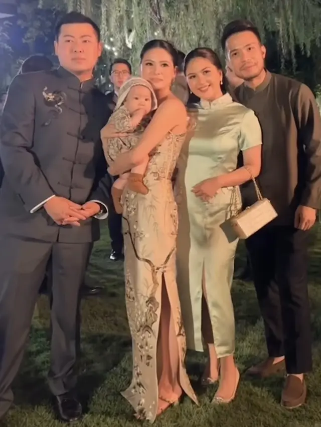 Jessica Mila Dibalut Cheongsam. [@jscmila]