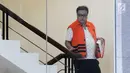 Tersangka perantara penyuap Hakim PN Medan, Hadi Setiawan saat tiba di Gedung KPK, Jakarta, Rabu (3/10). Hadi diperiksa terkait suap perkara putusan di PN Medan. (Merdeka.com/Dwi Narwoko)