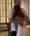 Mantan pebulutangkis Taufik Hidayat membagikan momen perayaan ulang tahun anak sulungnya. Berikut momen hangat ulang tahun Natarina Alika Hidayat yang usianya genap 16 tahun. [Instagram/taufikhidayatofficial]