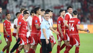 Pelatih Timnas Indonesia John Herdman usai pengalungan medali pada final FIFA Series 2026 di SUGBK, Senayan, Jakarta hari Senin (30/03/2026) malam WIB. (Muhammad Iqbal Ichsan/Bola.com)