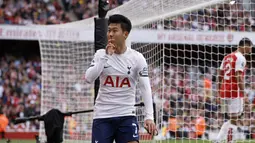 Selebrasi pemain Tottenham Hotspur, Son Heung-min, setelah mencetak dua gol ke gawang Arsenal dalam pertandingan pekan keenam Liga Inggris 2023/2024 yang berlangsung di Emirates stadium, Minggu (24/9/2023). Dengan dua gol tersebut, Son Heung-min sudah mencetak 108 gol untuk Tottenham di Liga Inggris yang diperkuatnya sejak akhir Agustus 2015. (AP Photo/David Cliff)