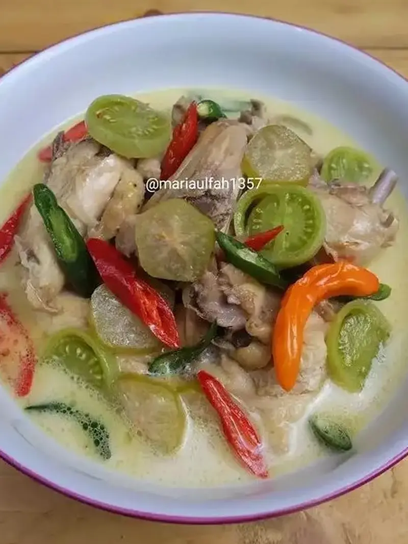 Semangkuk garang asem ayam