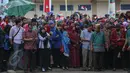 Sejumlah warga saat menghadiri peresmian Menara Iqra di Universitas Muhammadiyah Makassar, Minggu (7/5/2015). Gedung ini pertama dibangun Juli 2007 saat Jusuf Kalla menjabat sebagai wakil presiden. (Liputan6.com/Faizal Fanani)