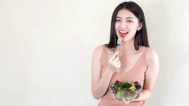 wanita oktober perut tidak buncit