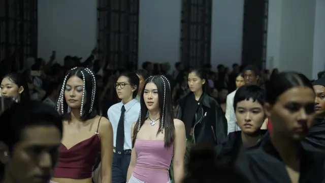 ISSHU Tampilkan Koleksi Delulu di Jakarta Fashion Week 2025, Anaz Siantar Bawa Kejutan ke Panggung