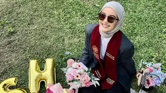 Saat mendiang Eril masih hidup, Nabila Ishma dan kekasihnya itu pernah berjanji untuk lulus bareng. Meski kini telah beda dunia, namun Nabila Ishma dan mendiang Eril telah membuktikan janjinya untuk lulus di tahun yang sama. Seperti diketahuil, anak sulung Ridwan Kamil resmi lulus dari Institut Teknologi Bandung dengan IPK 3,26 pada April 2023 lalu. Sementara Nabila lulus dari Unpad pada Juni 2023. (Liputan6.com/IG/nabilaishma)
