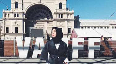 Gaya Hijab Sehari Hari Yang Simple Dan Trendi Ala Jenahara Fashion Fimela Com