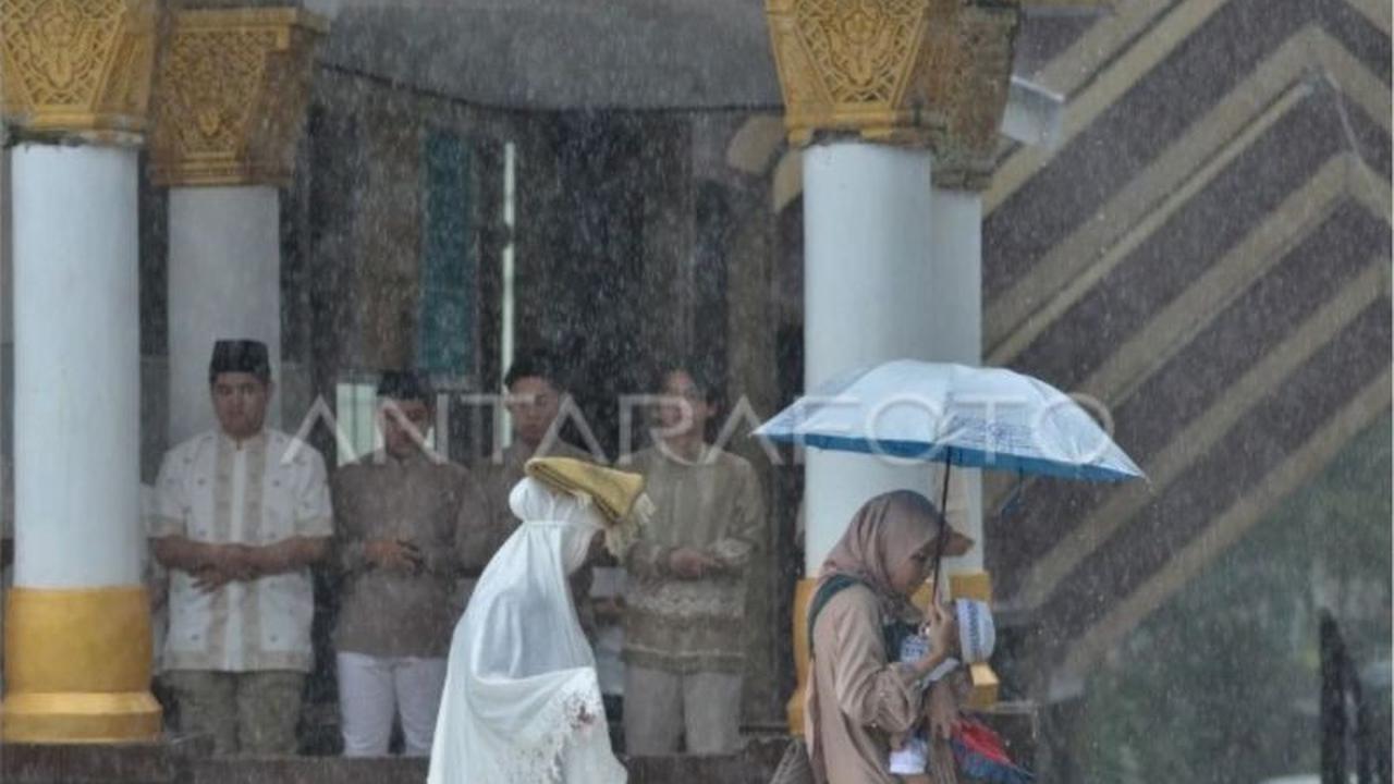 Peringatan Hujan Lebat BMKG: Waspada Potensi Cuaca Ekstrem di Berbagai Wilayah Indonesia