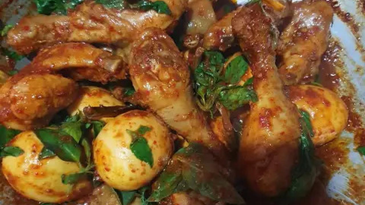 Ilustrasi Ayam Rica-Rica dan Telur