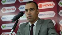 Pelatih Venezuela, Rafael Dudamel, mengomentari keberhasilan timnya melangkah ke babak perempatfinal Copa America 2016. (EPA/Miguel Gutierrez)