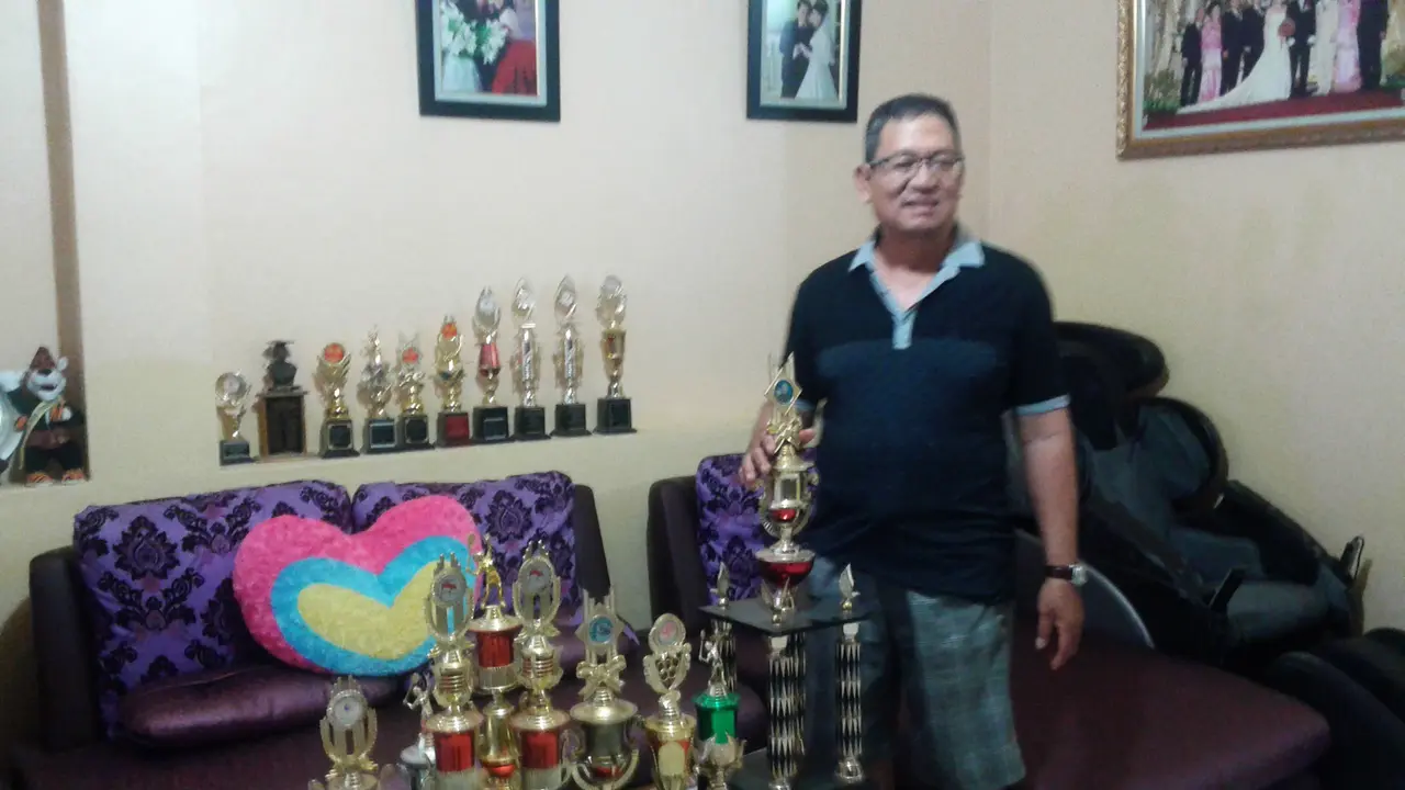 Ayah pebulu tangkis Liliyana Natsir 