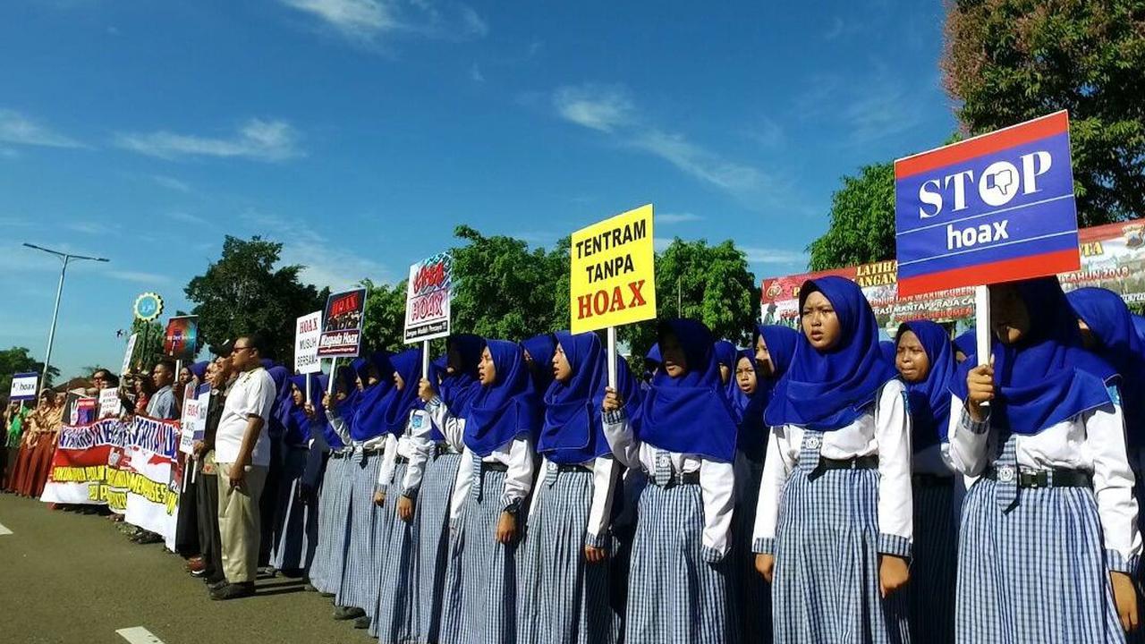 Deklarasi anti hoax oleh berbagai elemen masyarakat Kebumen. (Foto: Liputan6.com/Muhamad Ridlo)