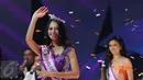 Jasi Michelle Tumbel, asal Manado melambaikan tangan usai dinobatkan menjadi Miss Celebrity Indonesia 2016 pada grand final di Studio 6 Emtek City, Jakarta, Kamis (14/10). Jasi berhak mendapatkan hadiah uang Rp 50 juta. (Liputan6.com/Herman Zakharia)