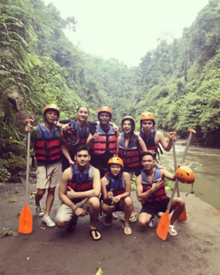 Irish Bella dan Giorgino Abraham usai rafting. (Instagram/_irishbella_)