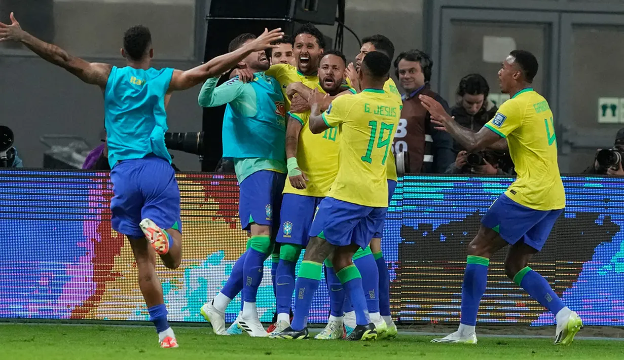 Skor 1-0 untuk kemenangan Brasil atas Peru bertahan hingga laga usai. Hasil ini membuat Brasil menempati puncak klasemen dengan meraih enam poin dari dua laga awal. (AP Photo/Guadalupe Pardo)