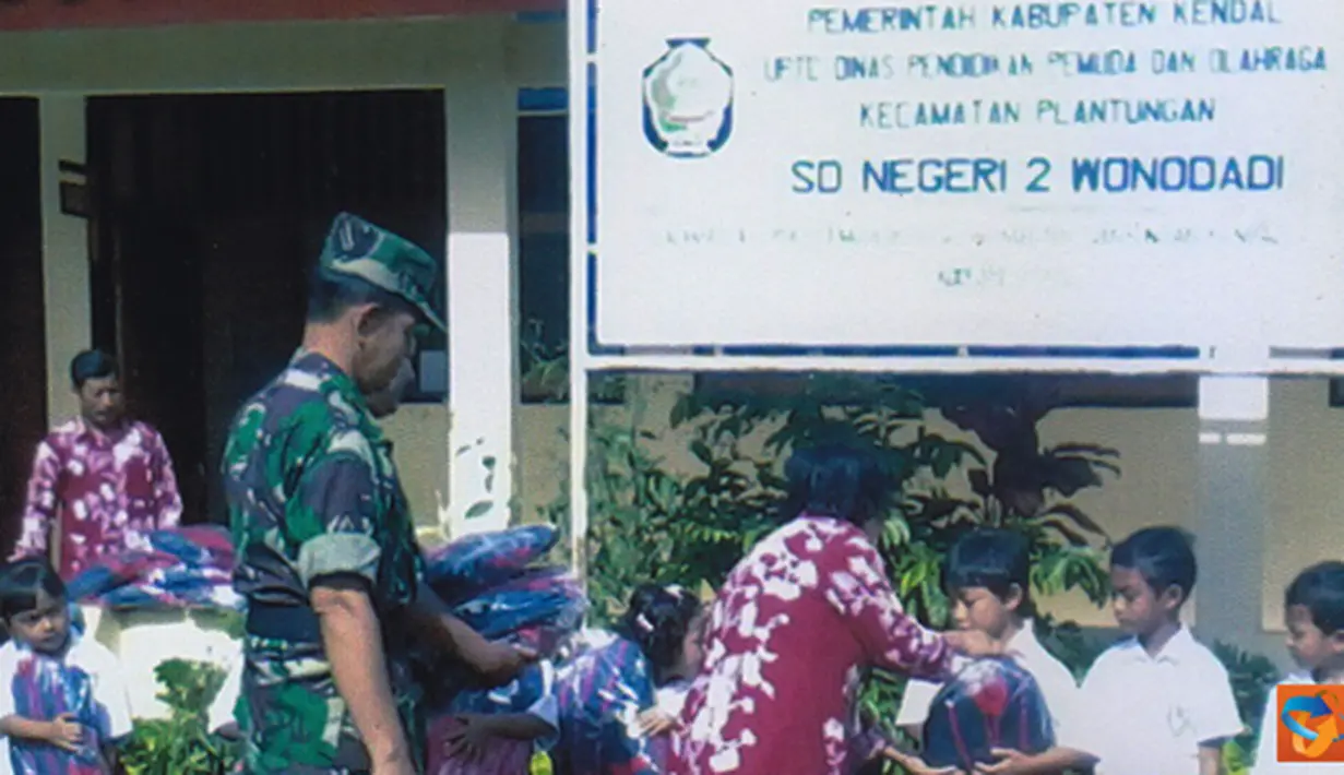 Citizen6, Wonodadi: Selain memberikan bantuan alat belajar, Kodim juga membantu rehab sekolah di SD Tirto Kecamatan Plantungan. (Pengirim: Aryo Widiyanto)