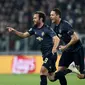 Gelandang Manchester United, Juan Mata (kiri) melakukan selebrasi usai mencetak gol ke gawang Juventus, pada Matchday 4 Grup H Liga Champions, Kamis (8/11/2018) dini hari WIB. MU unggul 2-1.  (AFP / Isabella Bonotto)