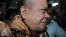 La Nyalla sebelumnya tiba di Bandara Soekarno Hatta pukul 18.30 WIB, Selasa (31/5/2016).  Dia dibawa petugas Imigrasi karena izin tinggalnya di Singapura telah dicabut. (Liputan6.com/Helmi Afandi)