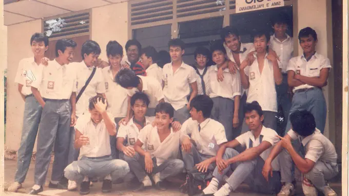 29 Foto Kocak Orang Kekinian Dengan Gaya Masa Lalunya [2]