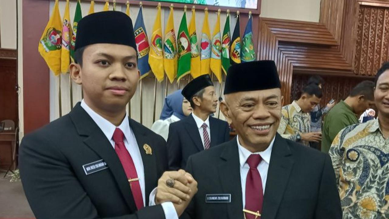 Ini Sosok Ayah dan Anak Dilantik Jadi Anggota DPRD Jateng 2024-2029