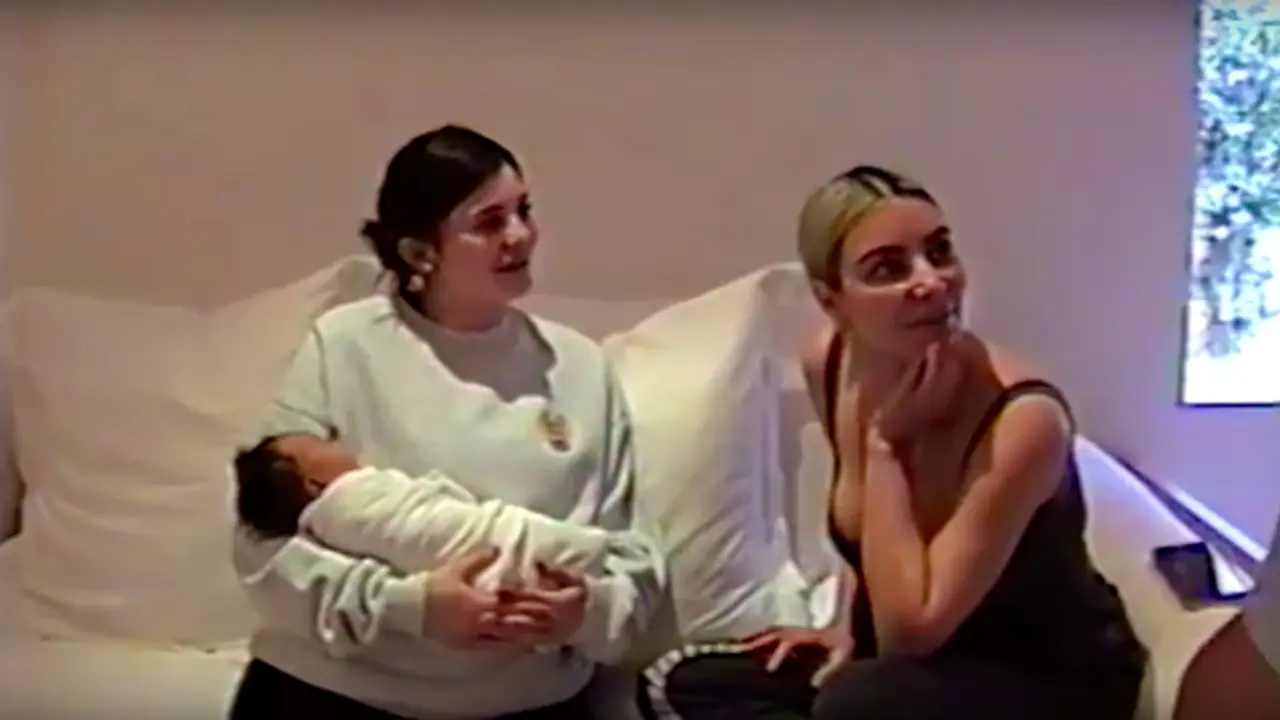 [Bintang] Kim Kardashian - Kylie Jenner