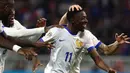 Penyerang Prancis, Ousmane Dembele melakukan selebrasi usai mencetak gol saat pertandingan sepak bola UEFA Nations League 2024/2025, Grup 2 League A leg pertama melawan Belgia di Parc Olympique Lyonnais, Lyon, 9 September 2024 atau Selasa (10/9/2024) dini hari WIB. (Franck FIFE/AFP)