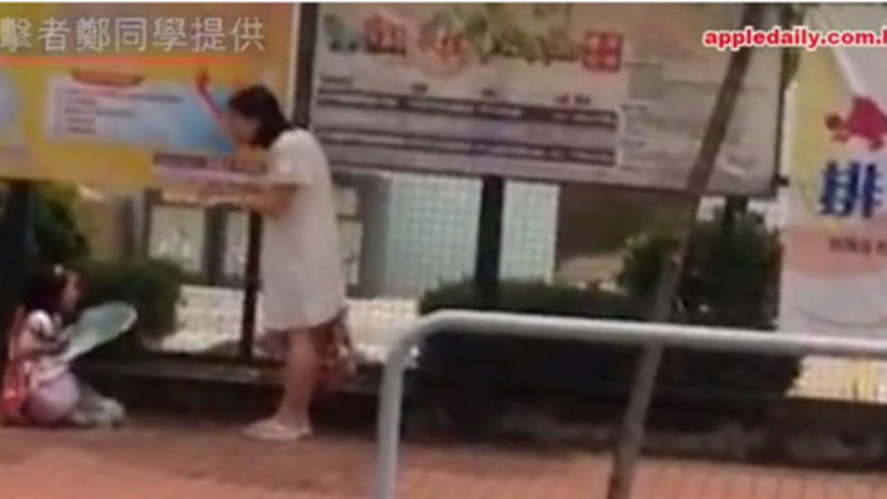 Minta maaf ke ibu, anak ini sujud dua puluh kali di pinggir jalan